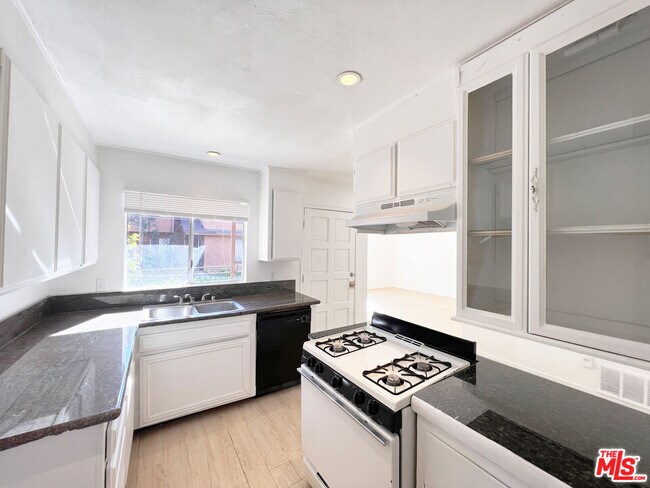 Photo - 1219 E Pasadena St