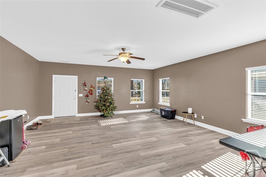 Photo - 330 Carter St