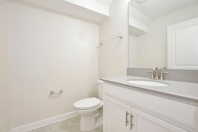 Photo - Beautiful 4/3.5 Townhome with a Spacious 2 Car Garage Located in Trails at Moss Park - Orlando
