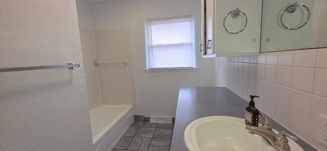 Photo - 3 Bedrooms 2 Baths! South Springfield!  $1250  BBBBBBeautiful!!!