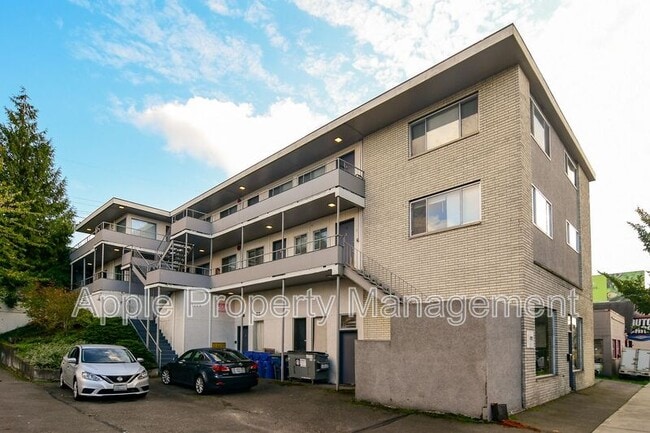 Building Photo - 9244 Greenwood Ave N Unit 2