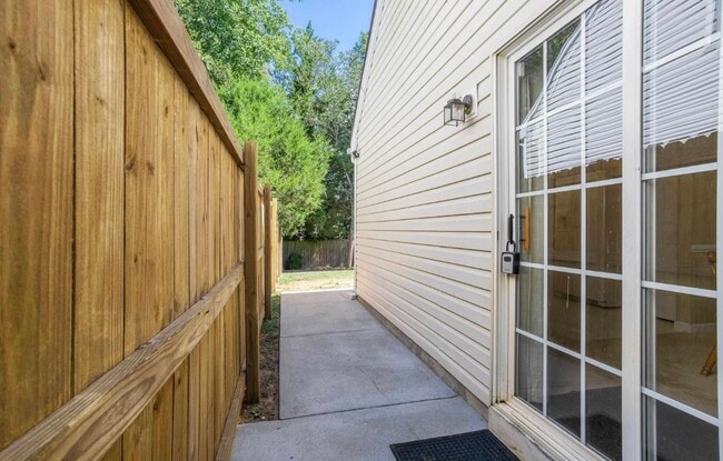 Photo - 100 Glenlea Ln