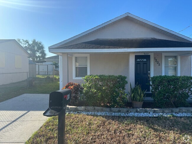 Building Photo - 3 Bedroom 2 Bathroom in Haines City Rental