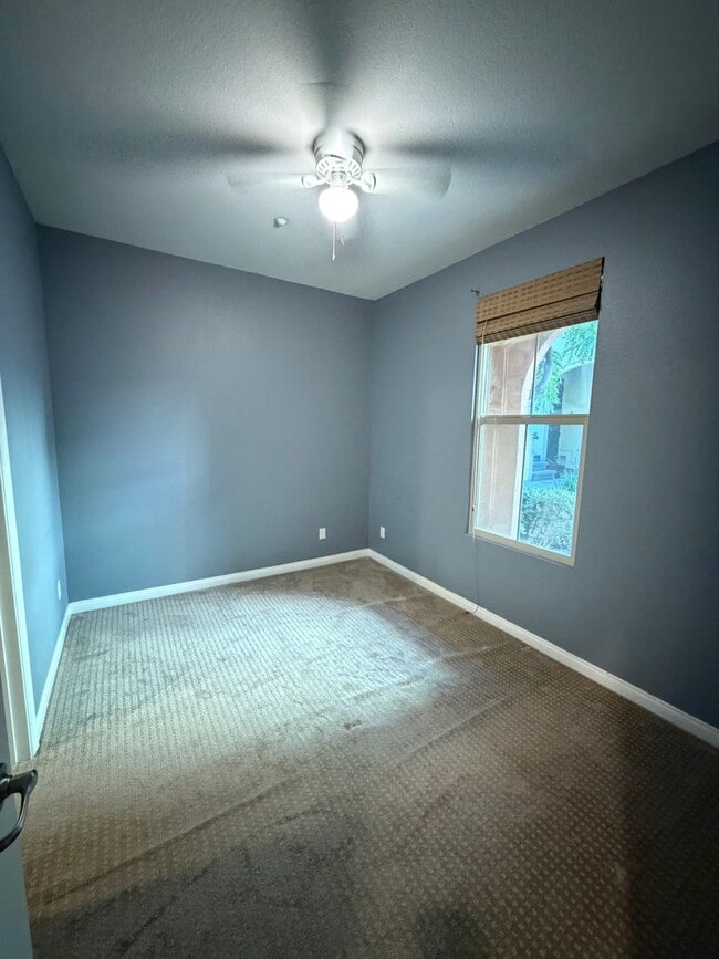 Building Photo - ESCALA - Luxury 2 / 2.5 Townhouse + 2 Car Garage in Gated Escala Community