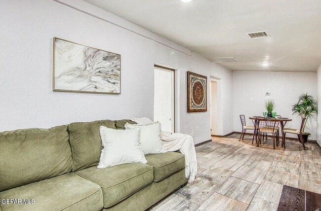 Photo - 221 Hadlock St