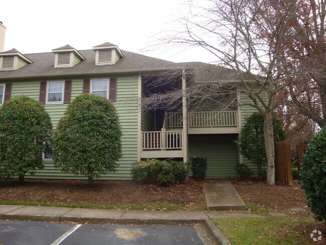 Building Photo - Inviting 2 bedroom, 2 bath upstairs end un... Rental