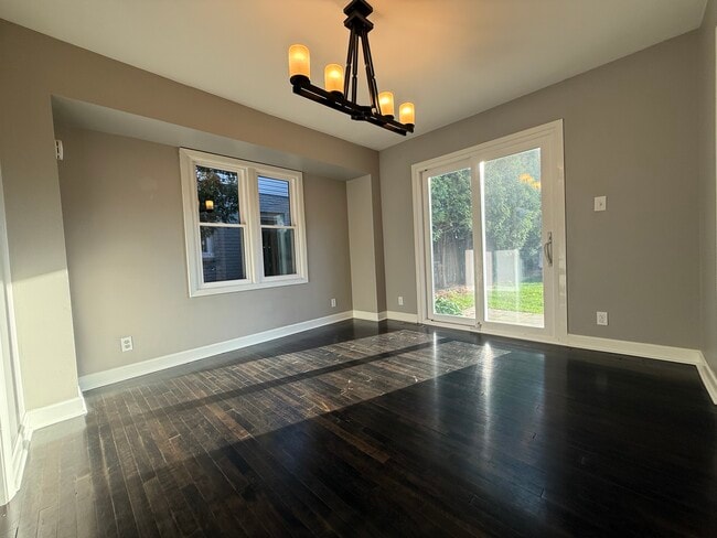 Photo - 5577 N Kent Ave
