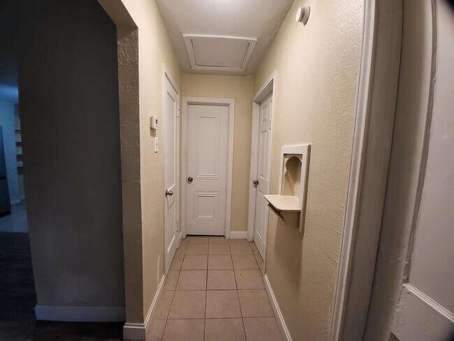 Photo - 1915 Poage Ave