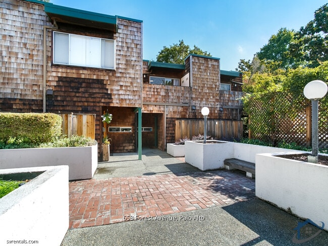 Photo - 653 Forest Ave