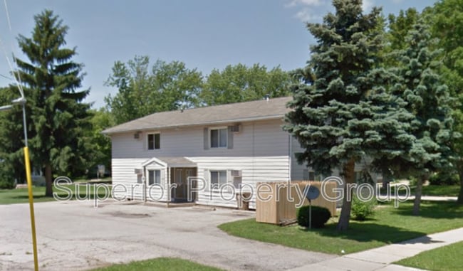 Building Photo - 714 N Oak St Unit 3