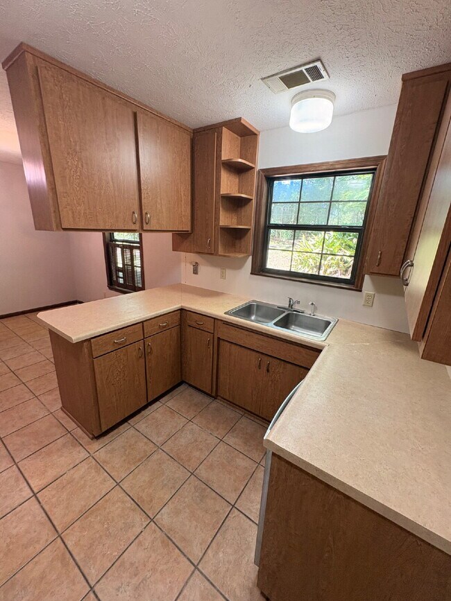 Charming 3-Bed, 2-Bath Home with 1623 sq. ft. of Comfort in the North Side of Tallahassee!