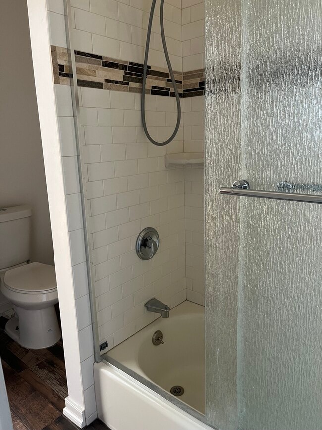 ducha de bañera - 45 Stewart Ave Unidad Apartment A