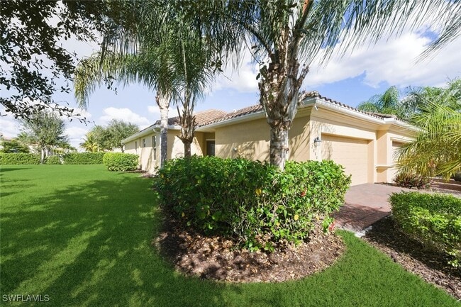 Building Photo - 2080 Wellington St