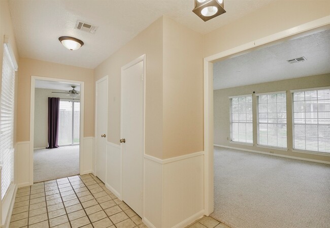 Photo - 419 S Starboard St House