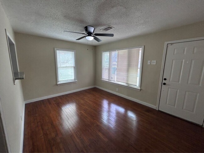 Photo - 7918 Woodlyn Rd