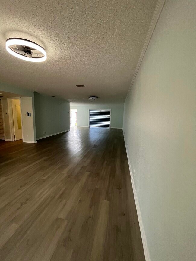 Photo - 4305 Coral Springs Dr Unit 2h