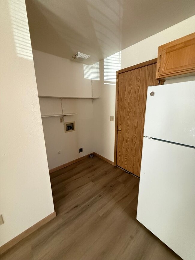 Photo - Close to COCC!  Townhouse, 2.5 Bath, W/D Hookups, Gas Fireplace, Water/Sewer Paid, Garage