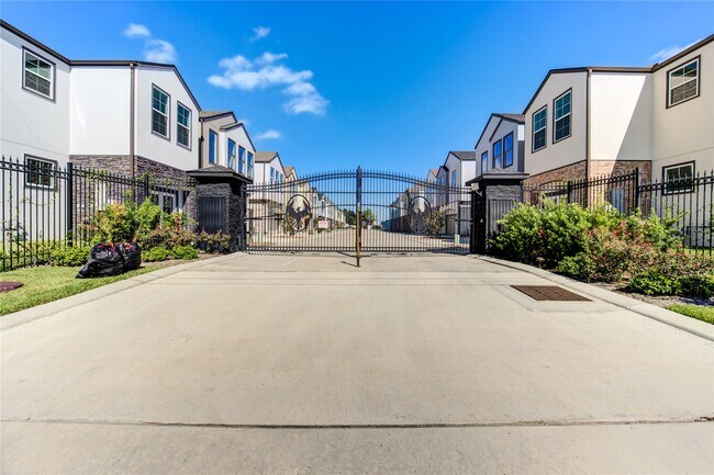 Photo - 2928 El Fenice Ln