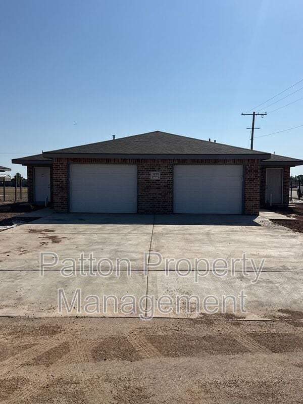 Building Photo - 1123 Mesquite Unit A