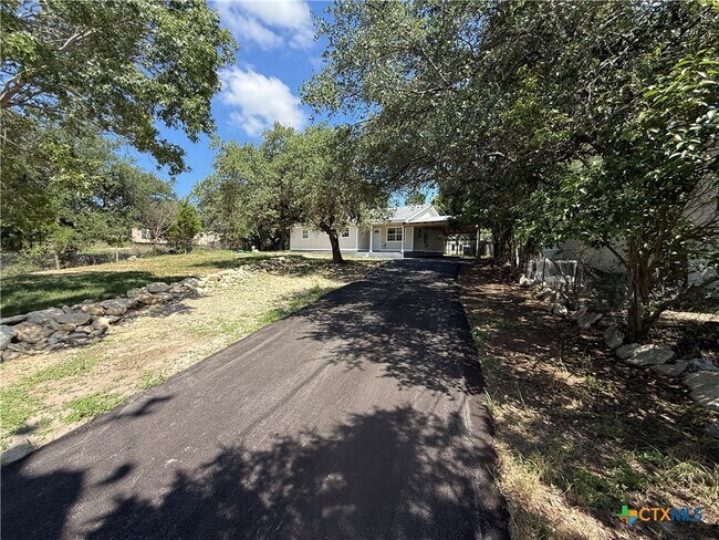 Photo - 560 Wickford Way