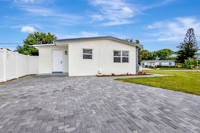 Photo - 1335 Lee St