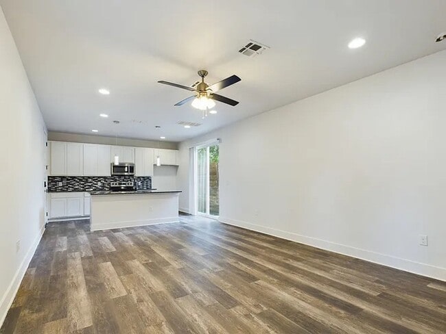 Photo - East Riverside newer freestanding condo