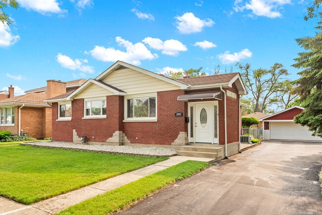 Photo - 1500 Mandel Ave House