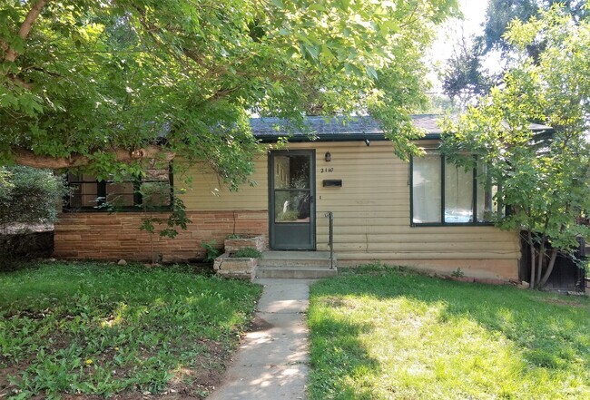 Building Photo - 2110 4th St Unit Upstairs ( A) Rental