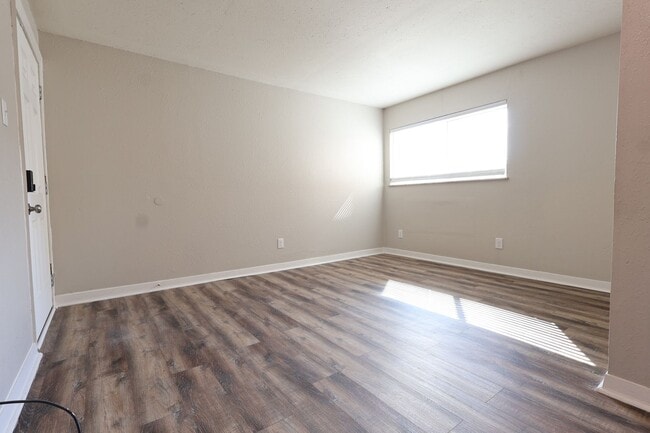 Photo - Beautiful 1 Bedroom w/ Off-Street Parking Unidad 104