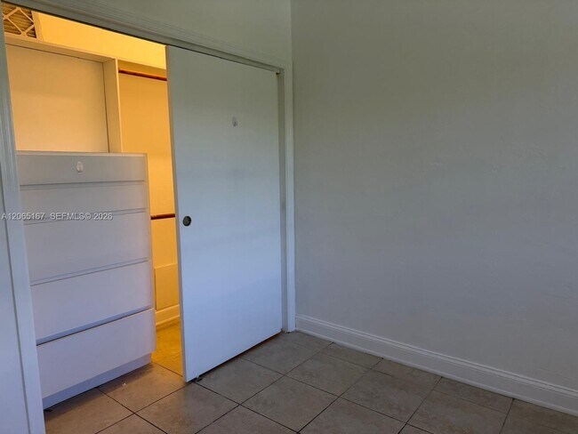 Photo - 1845 Pembroke Rd Unidad 4-27