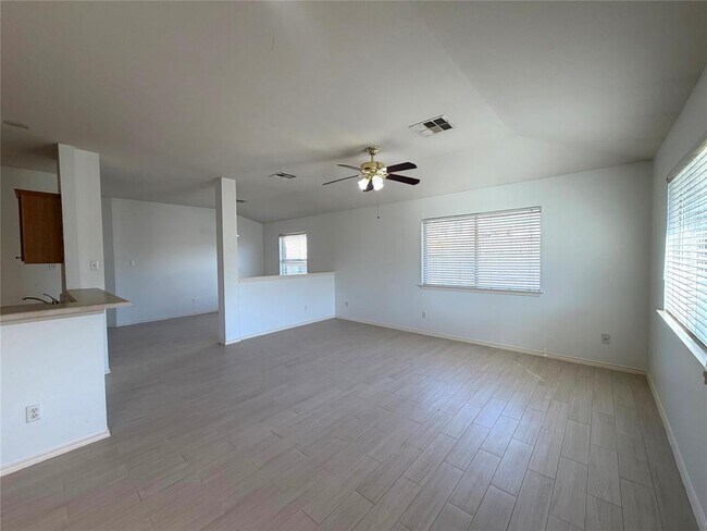 Photo - 917 Elderberry Tea Cove