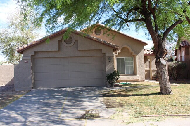 Single Story 3 bedroom home close to DT Ch... - Single Story 3 bedroom home close to DT Ch...