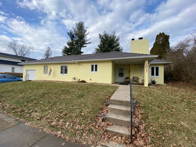 Building Photo - Available August 20th, 2026!!