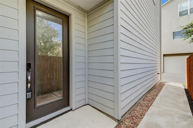 Photo - 611 Bayou St