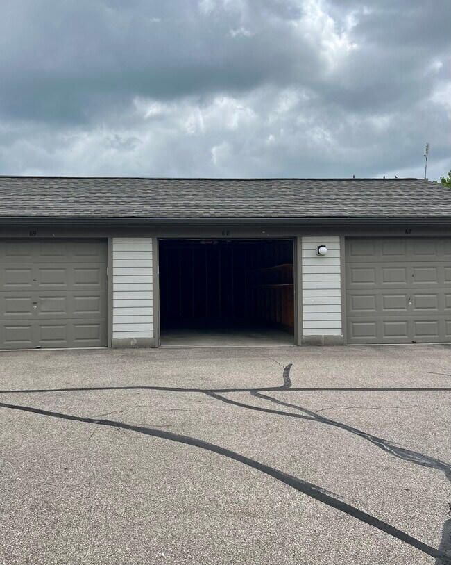 Photo - 8859 Eagleview Dr Unit 10