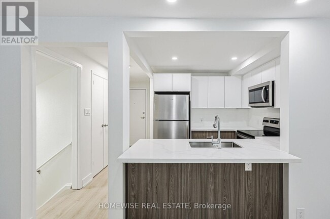 Photo - 100 Liberty St N