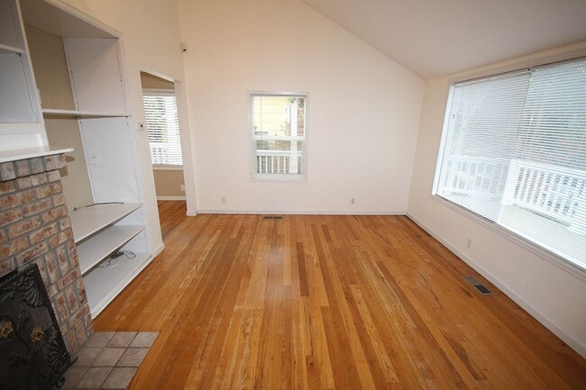 Photo - PRIVATE 3 BED SEATTLE HOME FOR RENT W EASY COMMUTE & BIG LOT