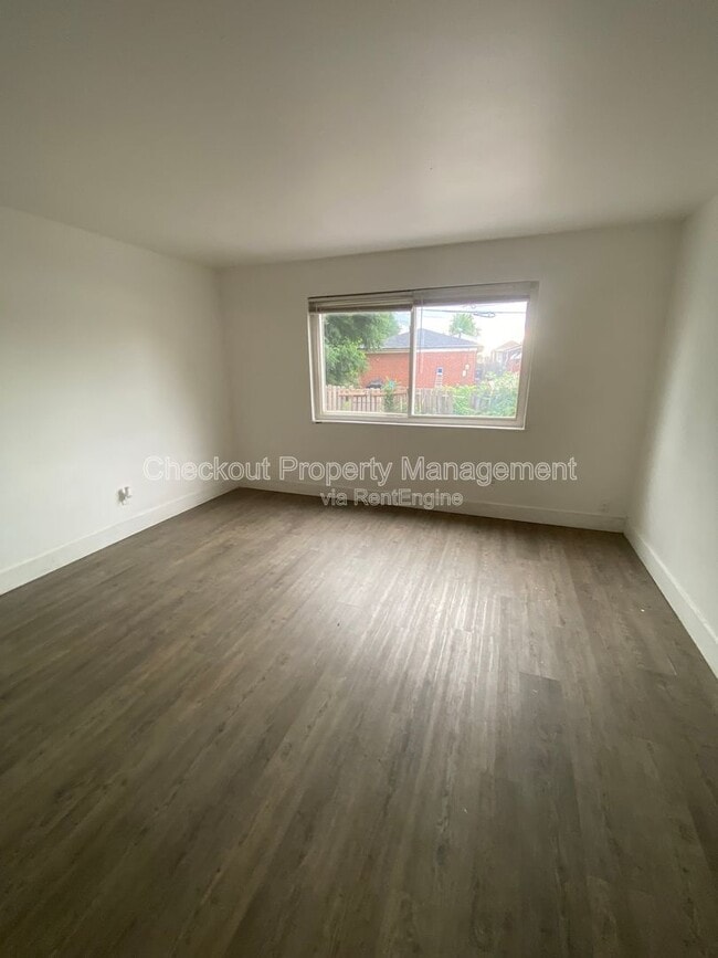 Photo - 813 Courtois St Unit B