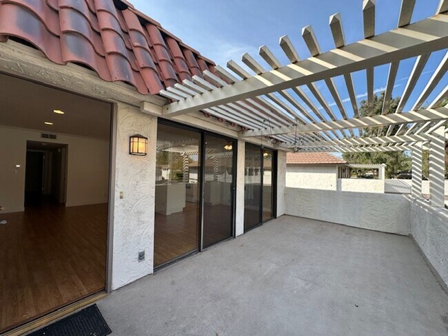 Building Photo - Westlake Village Upper Unit in Village Gre... Rental