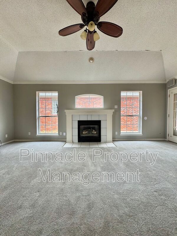 Photo - 10 Southridge Dr