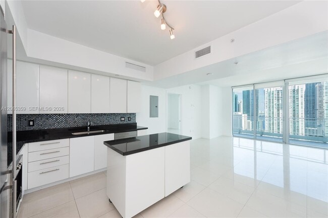 Photo - 92 SW 3rd St