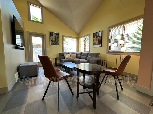 690 Kingsway