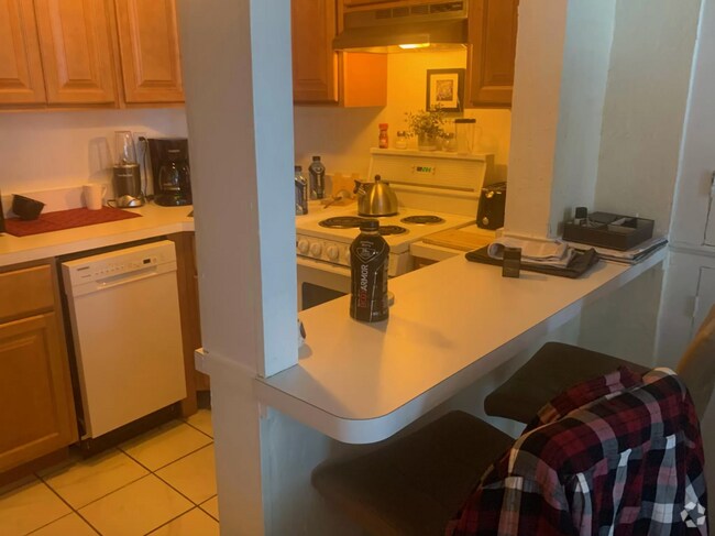 Building Photo - 307 Beacon St Unit 1 Rental