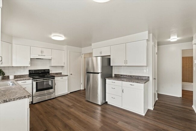 Building Photo - 775 1st St Rental