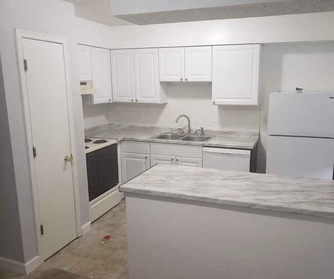 Building Photo - 2317 Highland Hill Dr Unit N/A