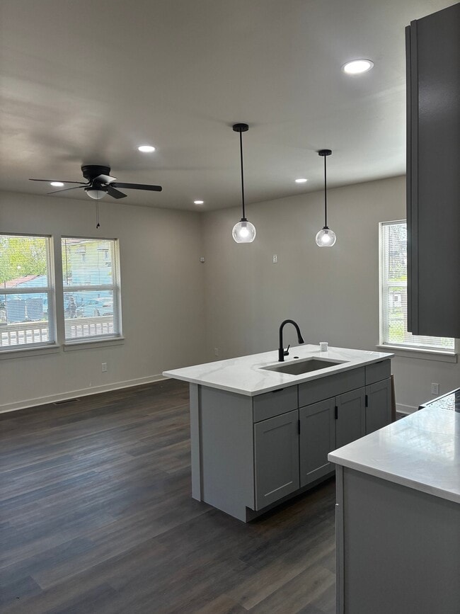 Photo - 824 W 29th St