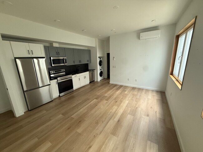 Building Photo - 1308-10 N. Front Unit 2