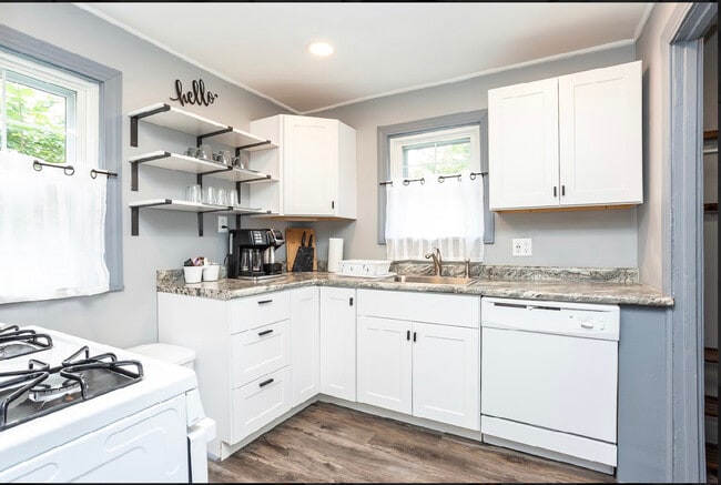 Photo - 17613 Glenshire Ave