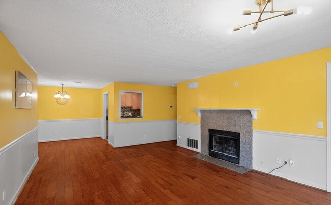 Photo - Room in Condo on Gettysburg Pl