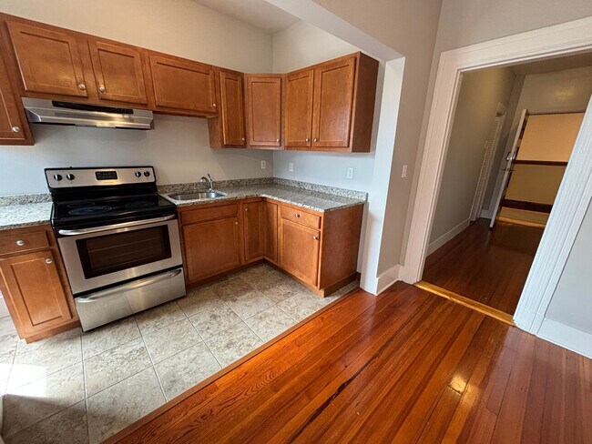 Building Photo - 9 Sewall Ave Unit 319